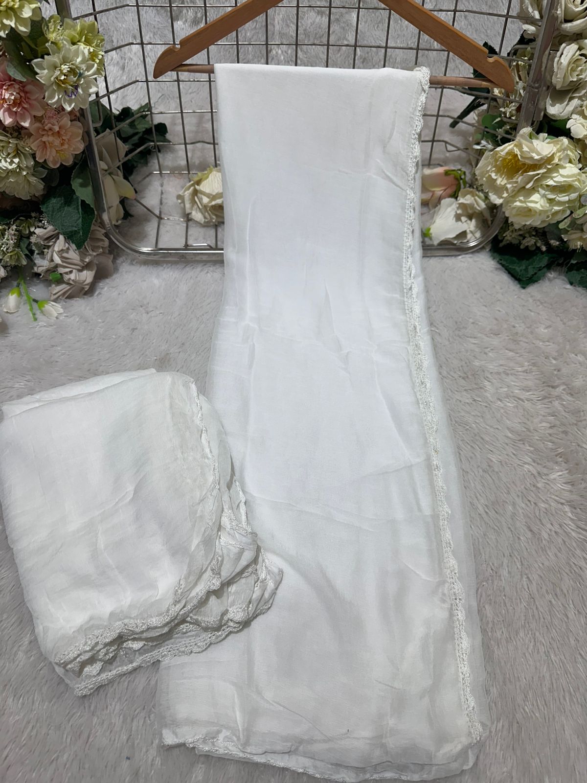 Zeenat White Chiffon Duptta
