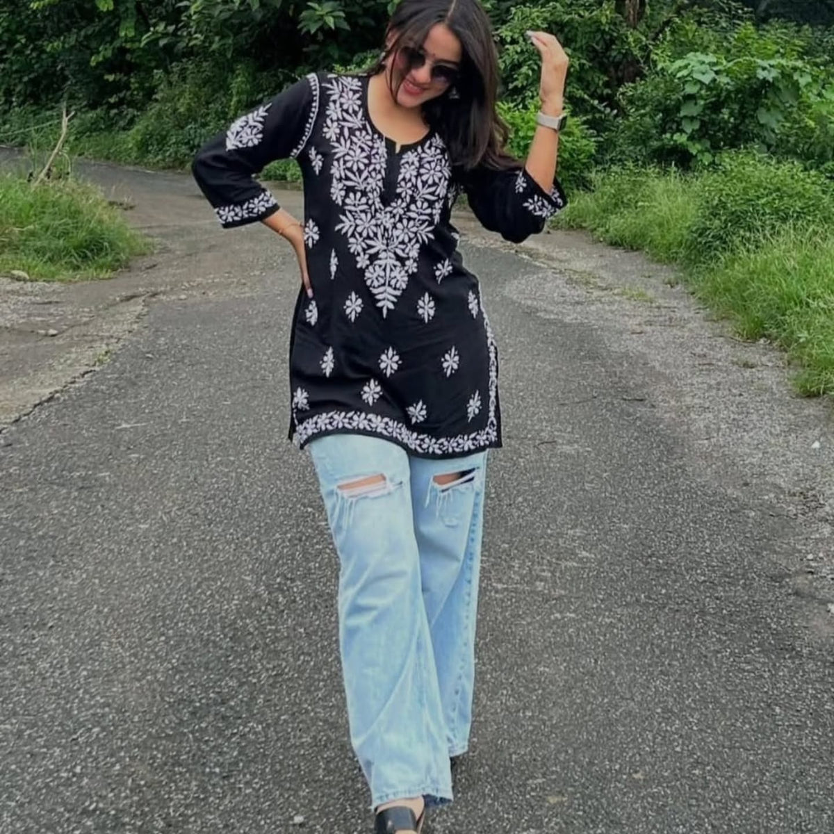 Chaaya Short Chikankari Kurta