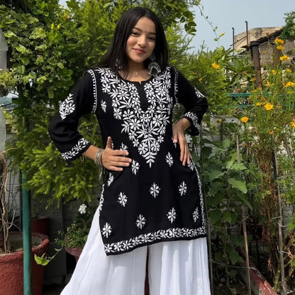 Chaaya Short Chikankari Kurta