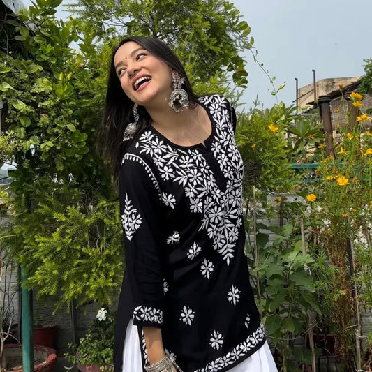 Chaaya Short Chikankari Kurta
