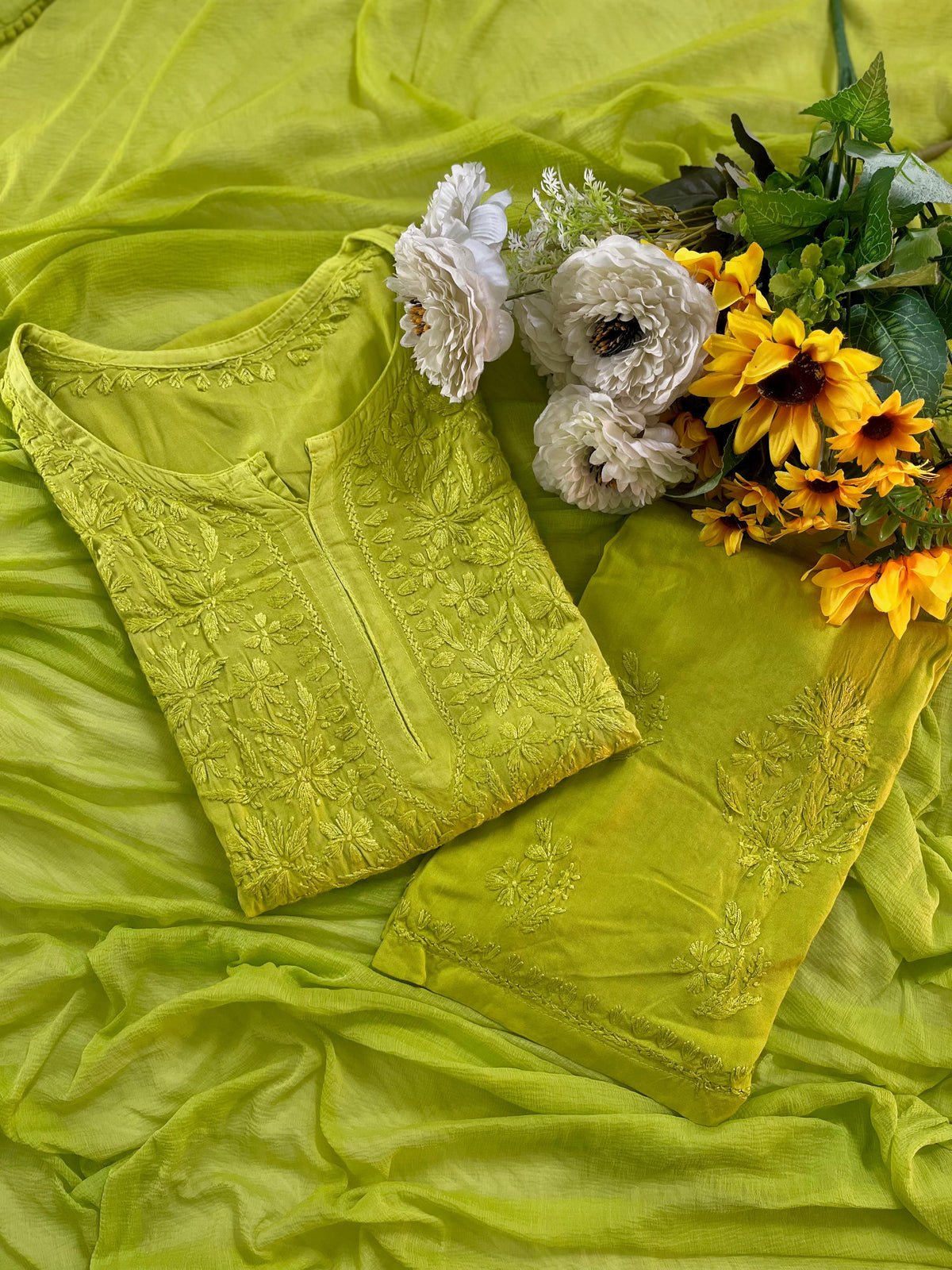 Bella Ombre Chikankari Full set
