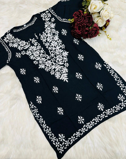 Chaaya Short Chikankari Kurta